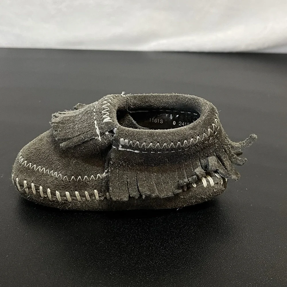 Minnetonka Moccasins Shoes Size 0 Grey Gray Suede Leather Baby Infant 1161S